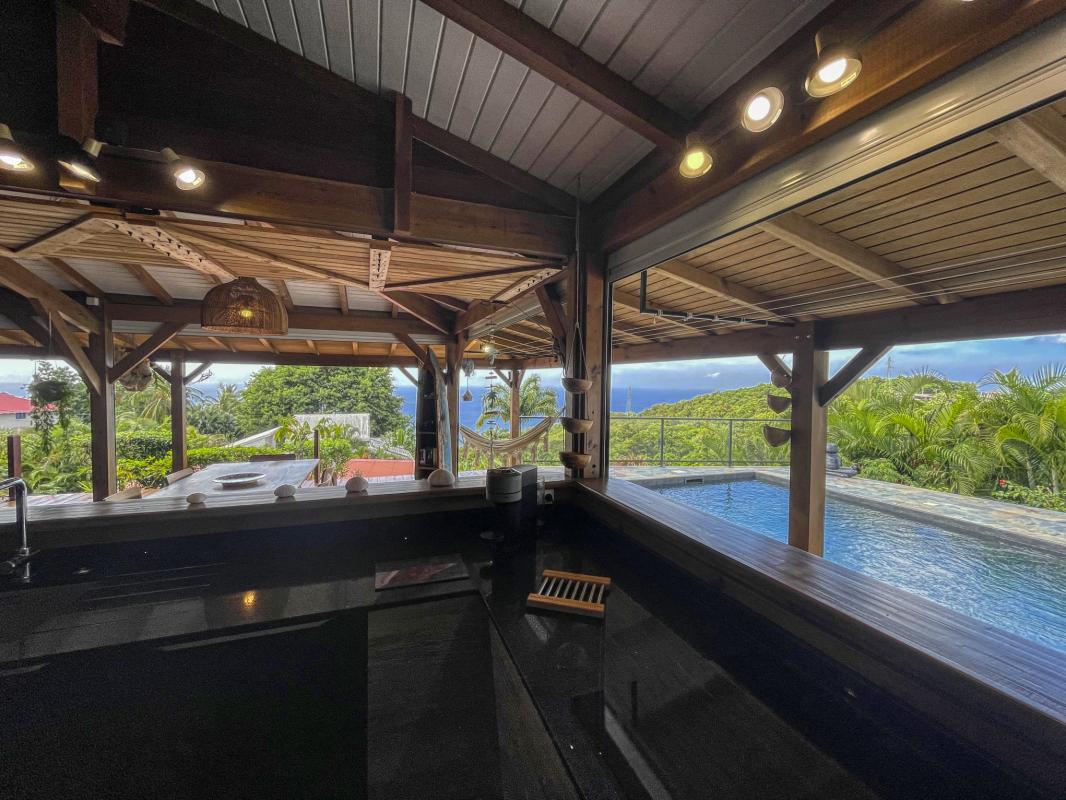 21 Location villa piscine vue mer Pointe Noire Guadeloupe_cuisine